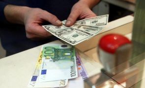 Euro mantém-se acima da paridade com o dólar a cair
