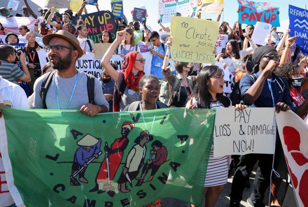 COP27: Ativistas marcham no local da cimeira pedindo mais justiça climática