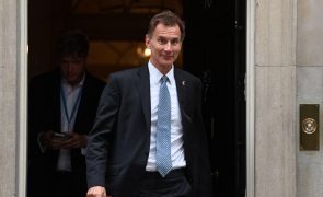 Ministro da Economia britânico admite subida de impostos para responder à crise
