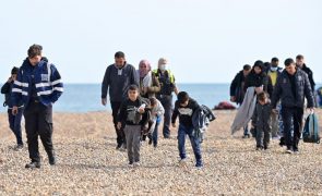 Novo recorde de mais de 40.000 chegadas de migrantes ao Reino Unido
