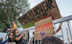 Ativistas climáticos convidam ministro da Economia a visitar na 2.ª feira ocupação no Camões
