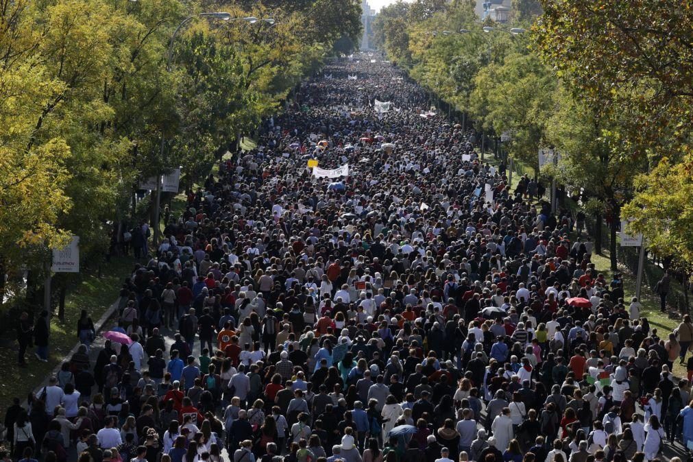 Milhares nas ruas de Madrid em defesa do serviço público de saúde