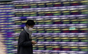 Bolsa de Tóquio fecha a perder 1,06%