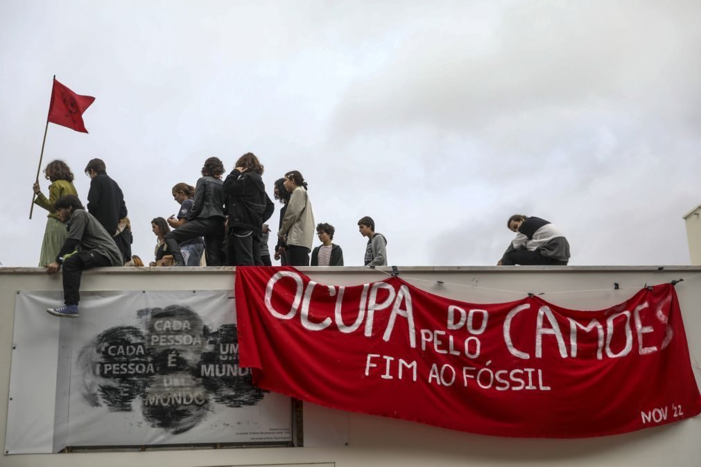 Ativistas aceitam regresso à normalidade no Liceu Camões na terça-feira