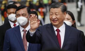 Líder chinês avisa Presidente dos EUA para não cruzar linha vermelha de Taiwan