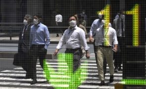 Bolsa de Tóquio abre a perder 0,69%