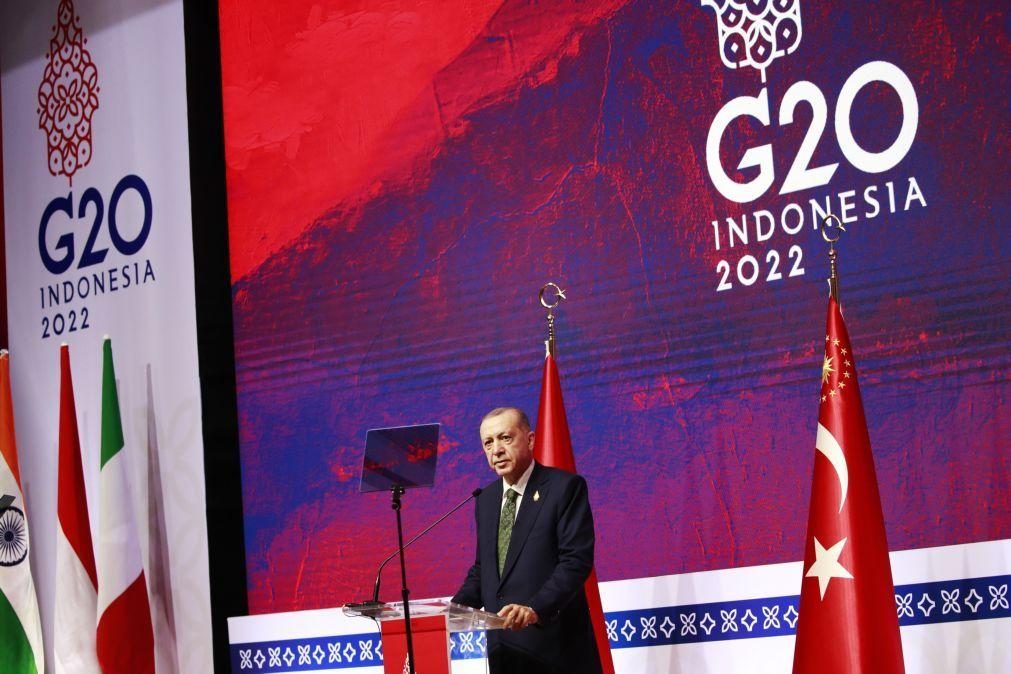 Líder turco confiante na renovação dos acordos sobre cereais