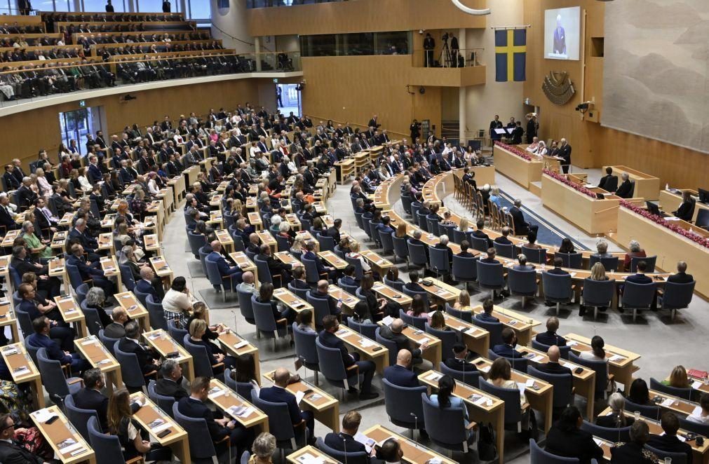Suécia aprova emenda à Constituição para endurecer leis antiterroristas