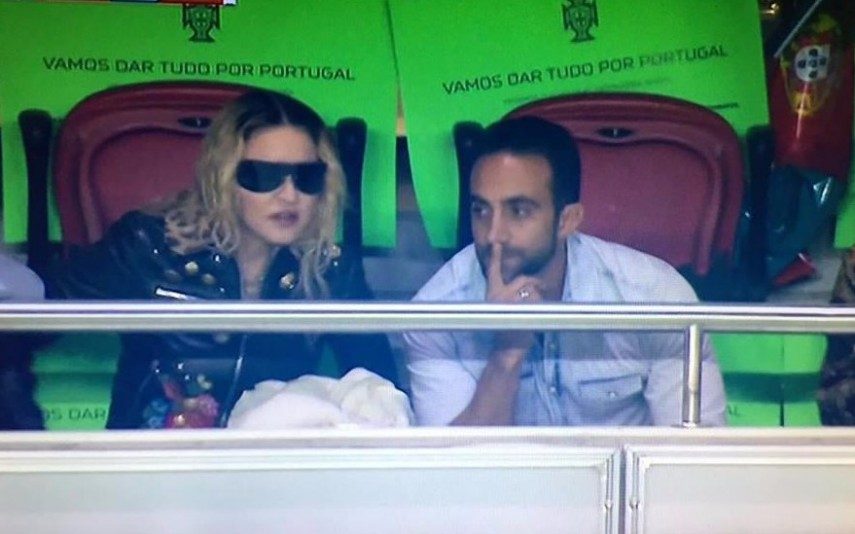 Madonna Apoia Seleção Nacional com companhia especial