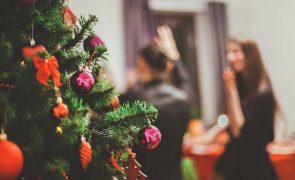 Portugueses estão a organizar mais festas de Natal e a gastar mais dinheiro