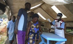 Uganda vai começar a testar três vacinas contra o Ébola