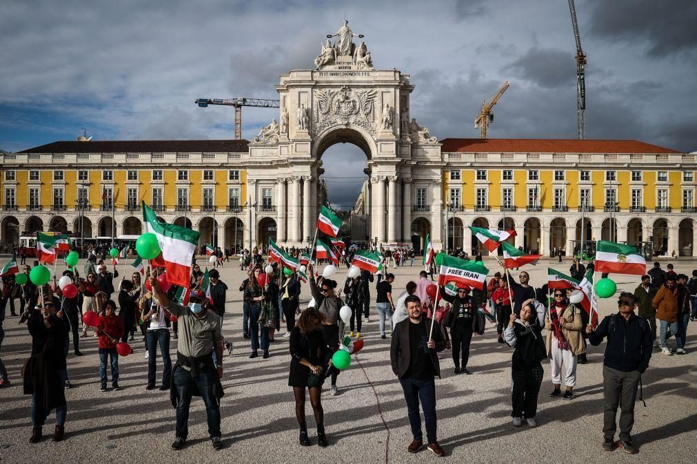 Dezenas marcham em Lisboa por um Irão com mulheres livres