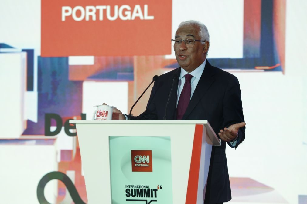 Costa avisa que jornalismo tem de evitar o que acontece a partidos da direita democrática