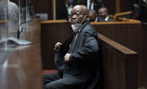 Tribunal sul-africano ordena a ex-Presidente Zuma que cumpra sentença na prisão