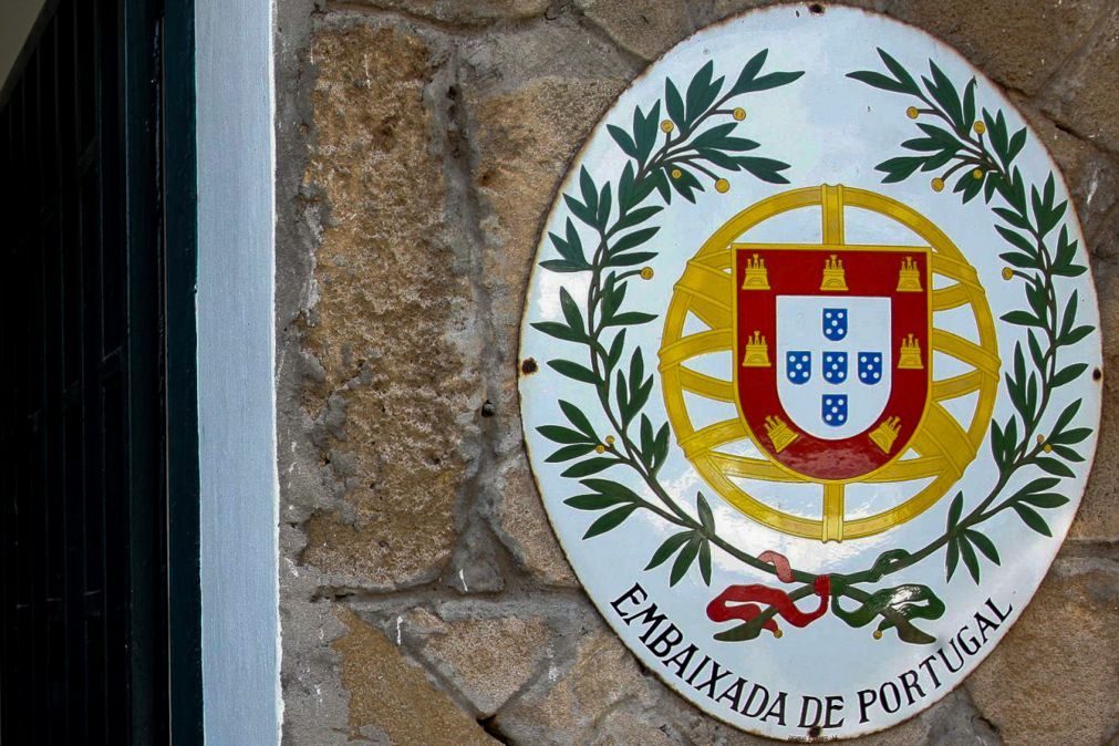 Greve longa vai causar o caos nos postos consulares de Portugal no mundo - sindicato