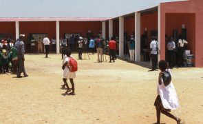 Professores angolanos iniciaram greve com 100% de adesão