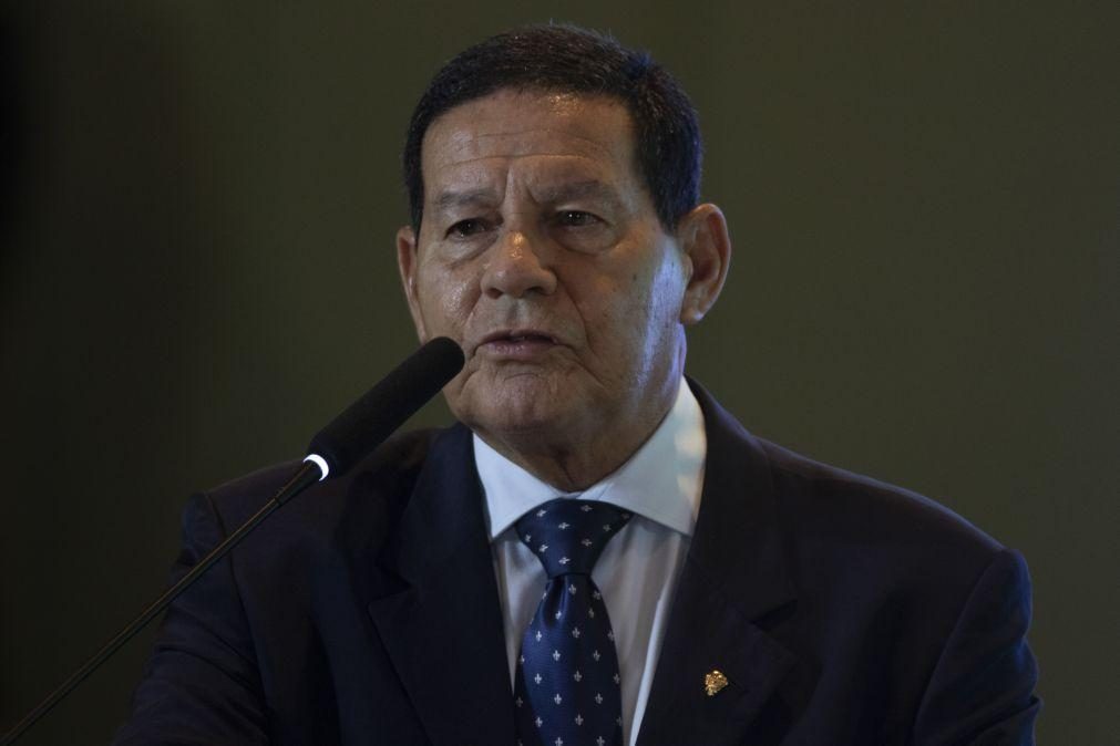 Hamilton Mourão vai priorizar fortalecimento das relações luso-brasileiras