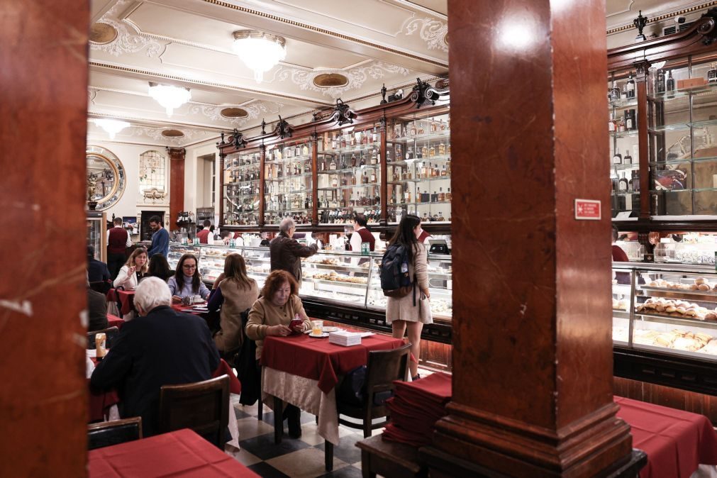 Pastelaria Versailles faz 100 anos cheios de 'glamour' e com histórias guardadas entre paredes