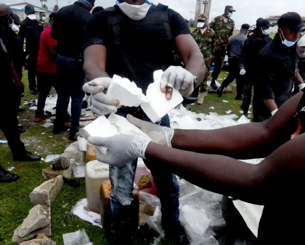 Autoridades angolanas incineram mais de 200 quilos de cocaína apreendida este ano