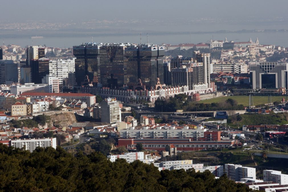 Câmara de Lisboa admite destinar receitas da taxa turística para investimento na habitação