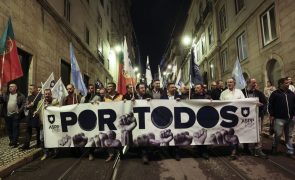Centenas de polícias manifestam-se em silêncio em Lisboa para denunciar problemas na PSP