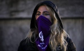 Organizações feministas em marcha por todo o país para denunciar violência contra as mulheres