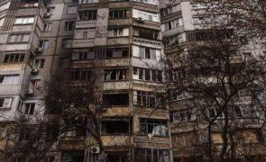 Hospitais de Kherson evacuados devido a ataques russos