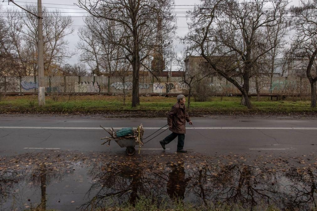 Ucrânia: Kiev proíbe exportação de lenha devido a cortes na eletricidade