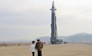 Líder da Coreia de Norte promete força estratégica nuclear 