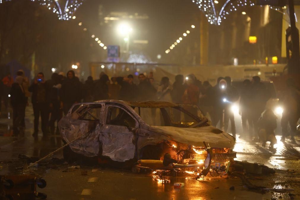 Dezenas de pessoas provocam distúrbios no centro de Bruxelas