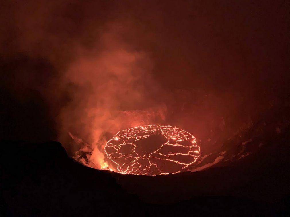 Vulcão Mauna Loa entrou em erupção no Havai