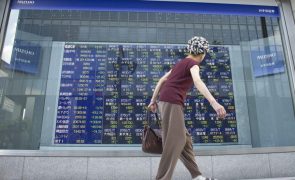 Bolsa de Tóquio abre a perder 0,74%