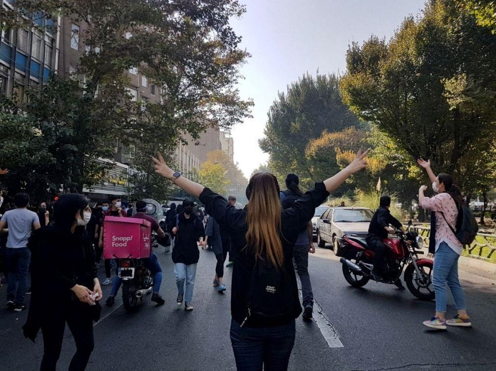 Repressão às manifestações no Irão causou pelo menos 448 mortes de civis
