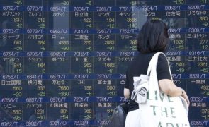 Bolsa de Tóquio abre a perder 0,46%