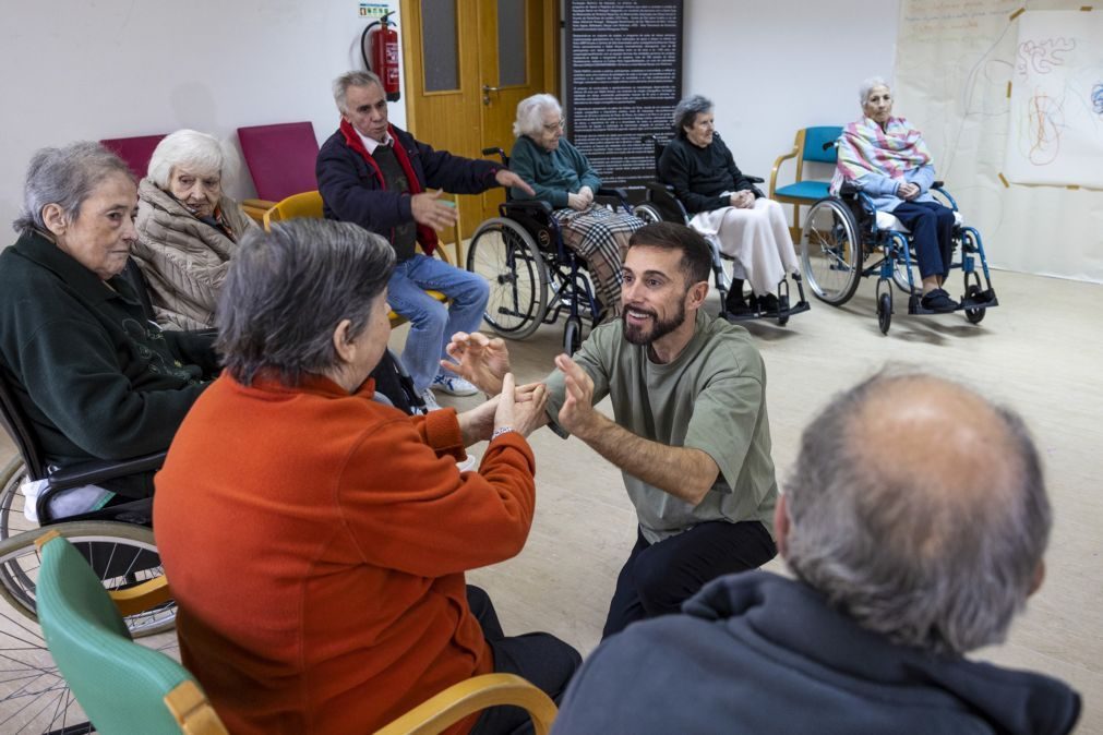 Dança contemporânea entra em lares do Porto para combater solidão e sofrimentos