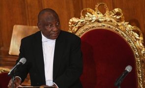 Oposição pede demissão do presidente sul-africano por suspeitas de corrupção
