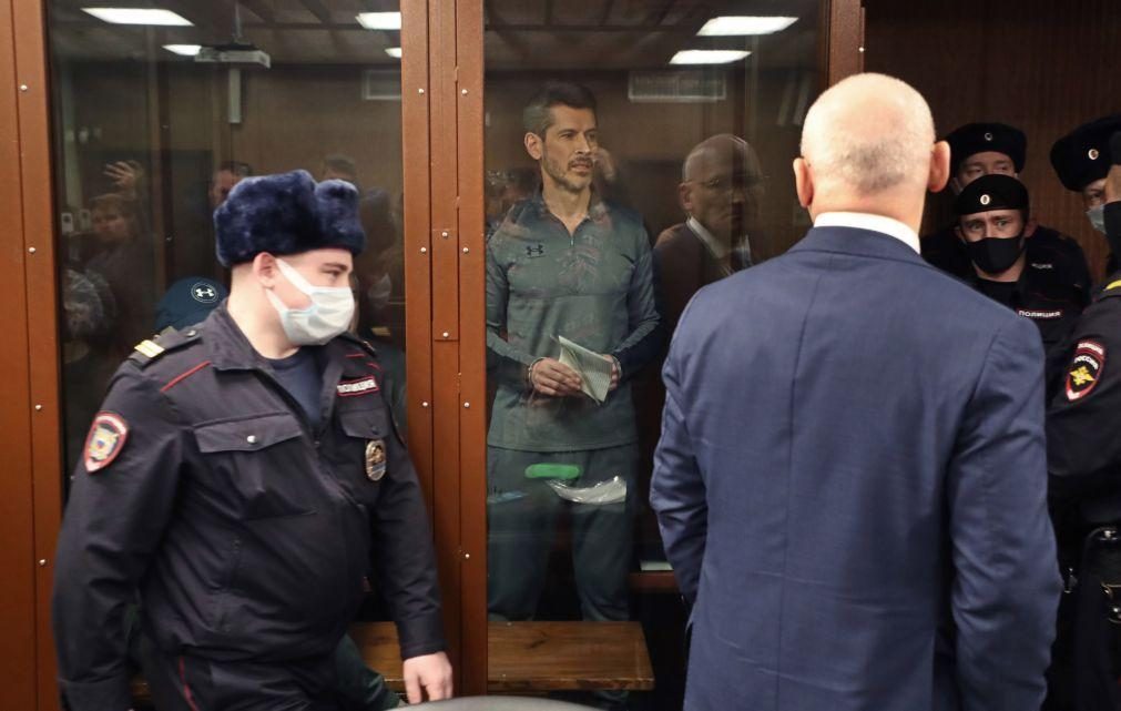 Tribunal de Moscovo condena oligarca a 19 anos de prisão por desvio de fundos