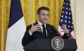 Presidente francês pede reforço de moderação de conteúdos no Twitter