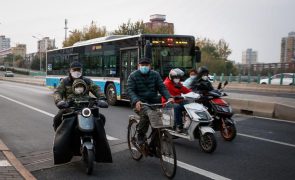 Pequim e Shenzhen abandonam exigência de testes negativos à covid-19 nos transportes