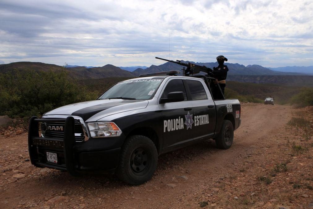 Pelo menos oito mortos e 12 feridos em confrontos entre narcotraficantes no México