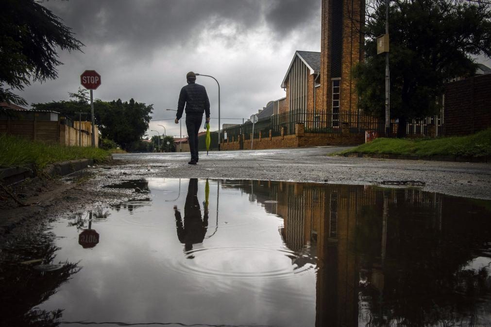 Pelo menos 14 mortos em Joanesburgo após súbita inundação