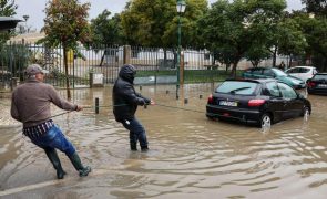 Cerca de 30 ocorrências em Faro devido a inundações por causa da chuva