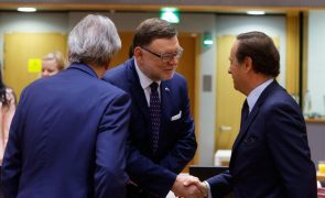Ministros das Finanças da UE discutem hoje congelamento de fundos à Hungria