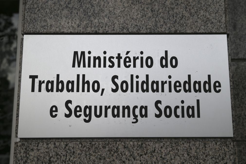 Cerca de 728 mil trabalhadores receberam salário mínimo no 1.º semestre, mais 13%