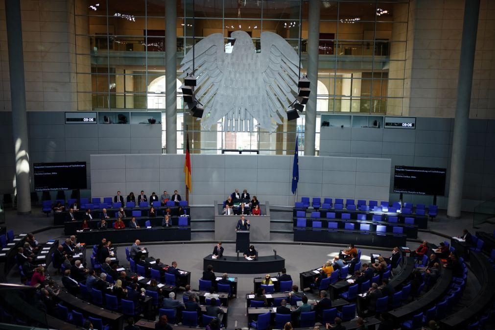 Polícia alemã diz ter impedido ataque armado da extrema-direita ao parlamento