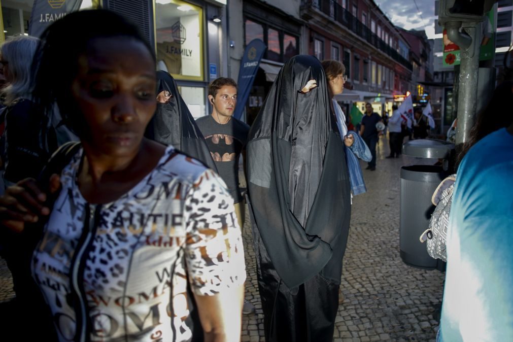 Suíça vai referendar uso de máscaras ou burcas muçulmanas
