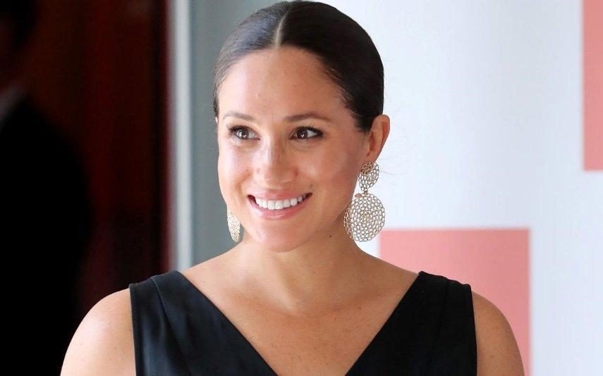 Meghan Markle - Deslumbra com vestido justo e jóia da princesa Diana