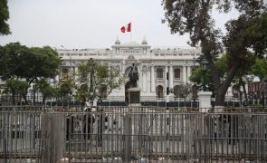 Presidente do Peru detido após ser destituído e acusado de golpe de Estado