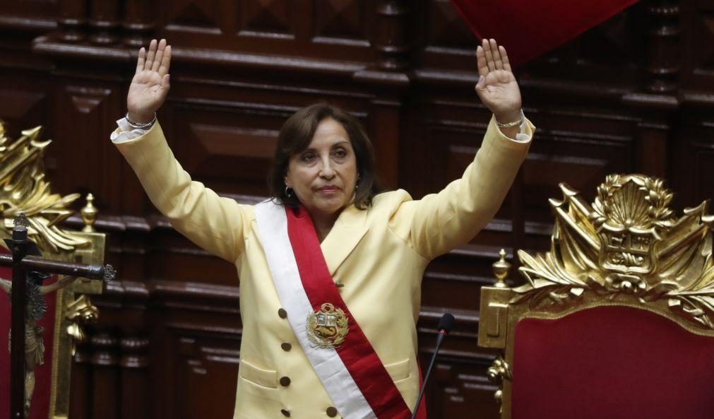 Vice-Presidente Dina Boluarte investida como nova chefe de Estado do Peru