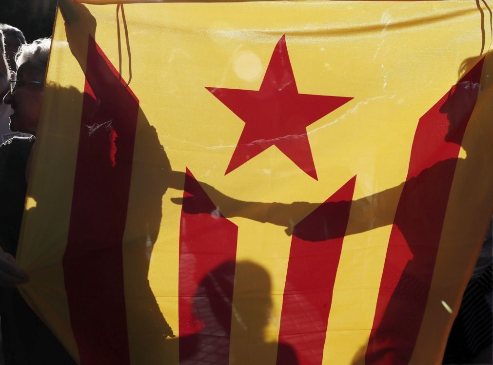 Pelo menos 540 empresas retiram sede da Catalunha